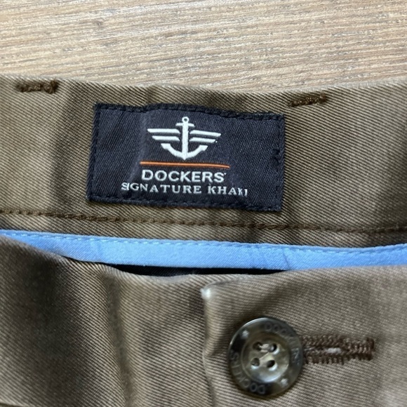 Dockers Signature Khakis Straight Fit Men's 34x30 Versatile Pants Work Office - Picture 2 of 6